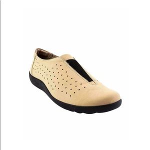 NWB Clark’s Medora Gemma perforated slip on loafer